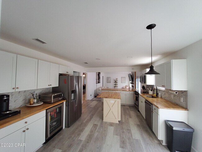 4339 Pine Tree Ln