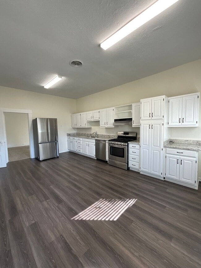 Photo - 613 W. First Street