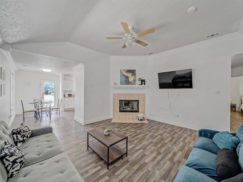 Photo - 416 W 9th St