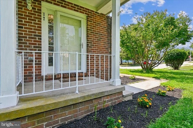 Photo - 17 Ruddington Ct
