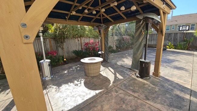 Photo - 6 Farentino Ct