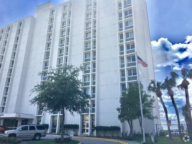 Building Photo - 1400 Le Baron Ave Rental