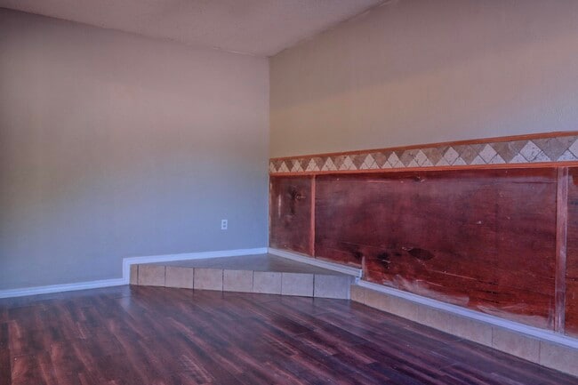 Photo - 2005 43rd St