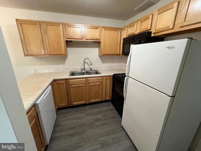 Photo - 105 Berry St Unit 5