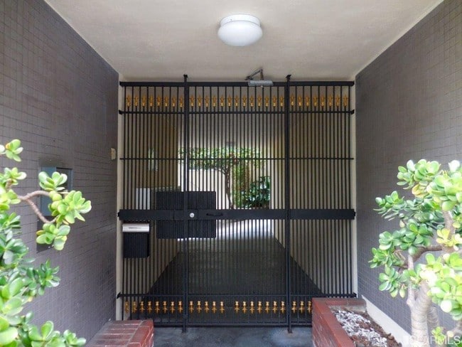 Photo - 240 St Joseph's