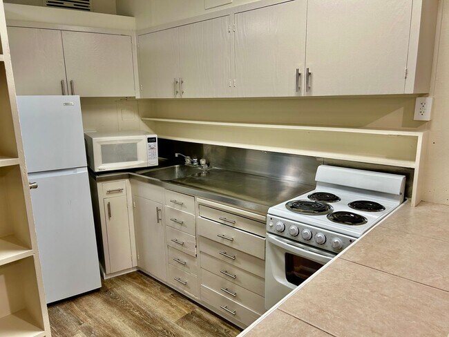 Building Photo - 2943 Kalakaua Ave. #103 Unit 103