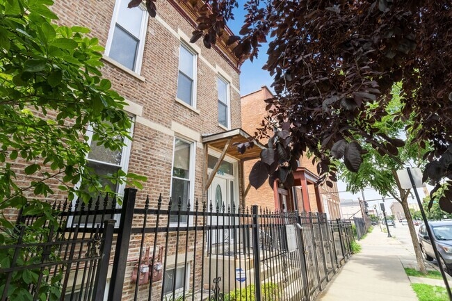 Building Photo - 616 S Oakley Blvd Unit 2 Rental