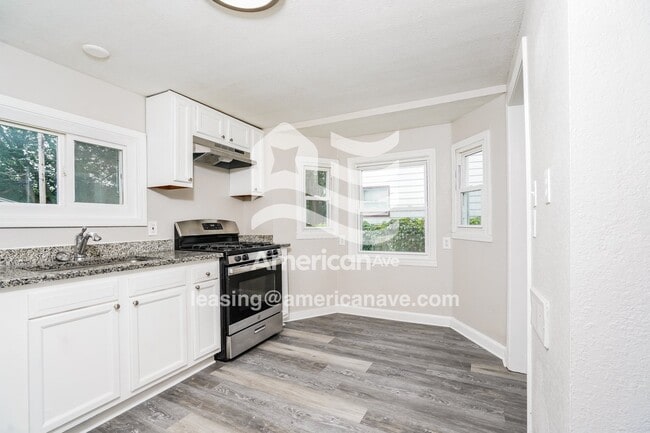 Photo - 5920 N 68th St