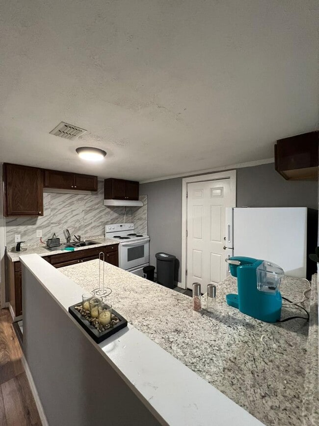 Photo - 115 W Crawford St