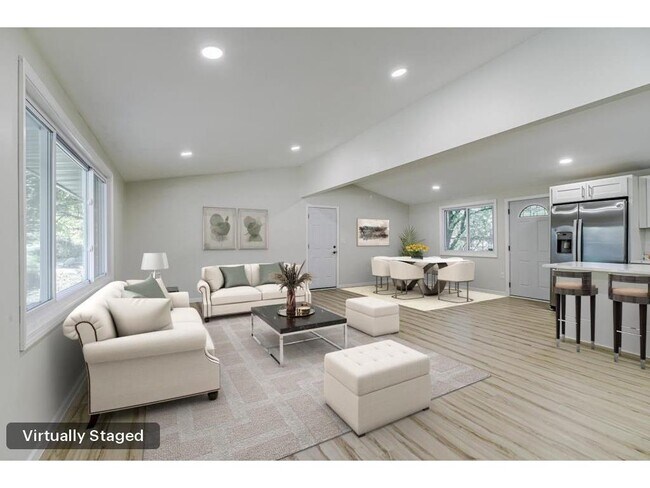 Photo - 835 Niagara Ln N