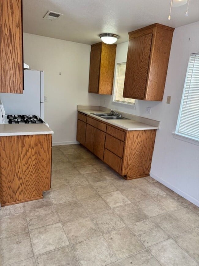 Photo - Anderson 3Bed Duplex- Garbage & Water Included!