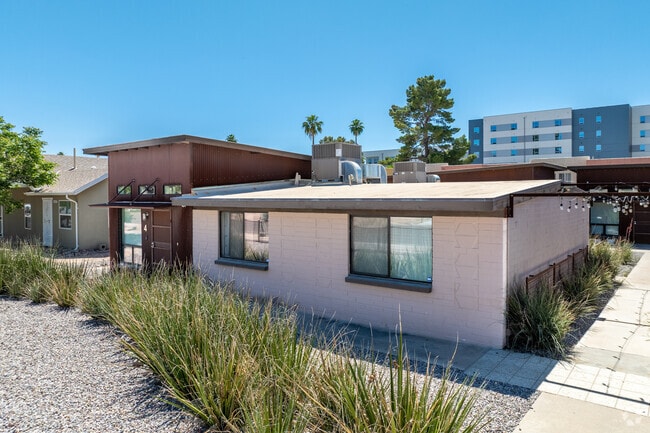 Photo - 1114 E Adams St