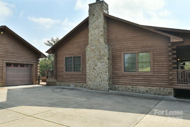 Building Photo - 187 Rustic Rd Rental