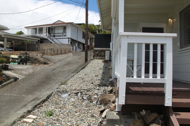 Photo - 1638 Alencastre St