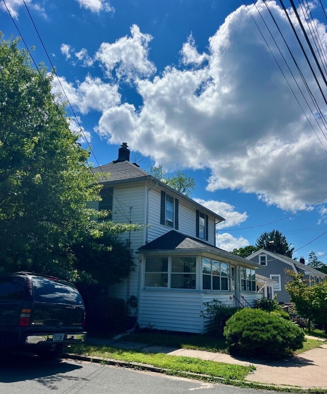 Building Photo - 58 Hawthorne Ave Rental