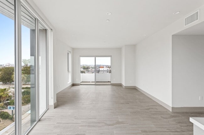 Photo - La Vida Melrose