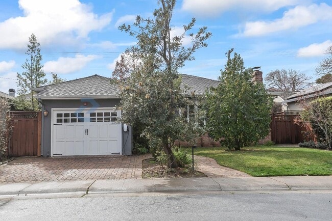 Building Photo - 616 Maple St