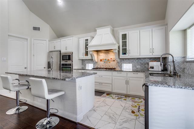 Photo - 821 Yarrow St