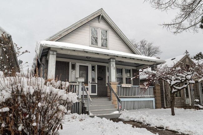 Building Photo - Charming 3-Bed Home in Bayview! Pets Welcome!