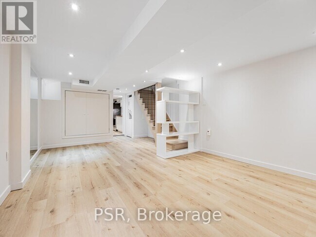 Photo - 371 McRoberts Ave