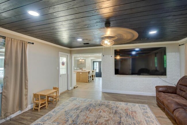 Photo - 1710 Ray Ave