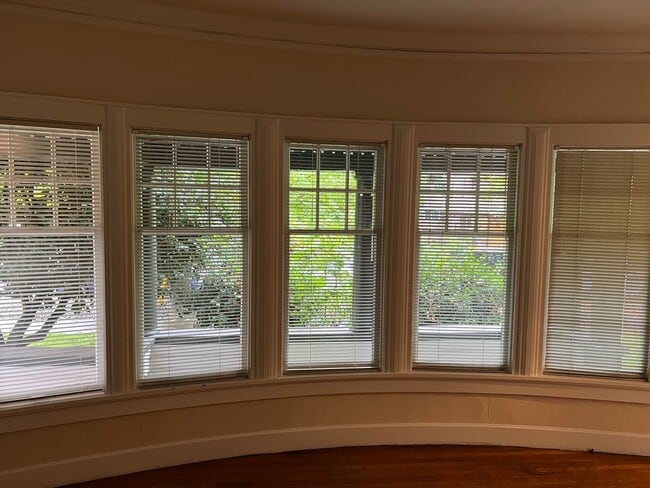 Photo - 2 Bedroom Unit in the the old Beta Theta Pi Fraternity House near UofO Campus Unit 379 E 12th Ave