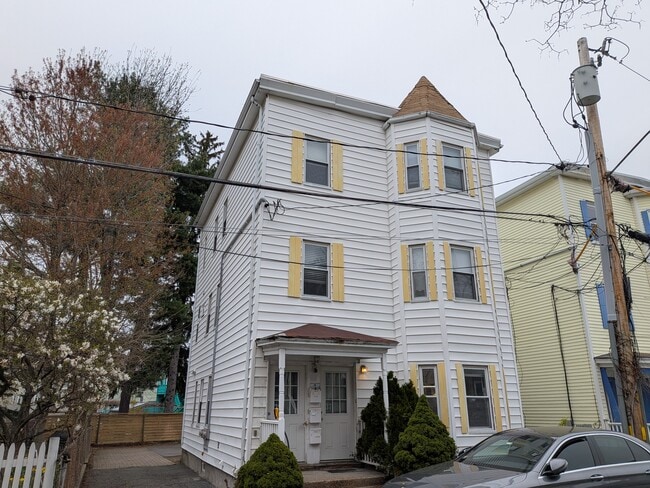 Building Photo - 37 Skehan St Unit 1