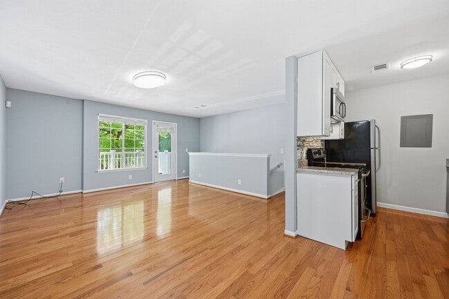 Building Photo - Stylish Two-Level Condo in Gables of Tuckerman Near Pike & Rose!