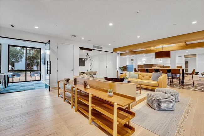 Photo - 593 Camino De La Reina Unidad SI ID1287533P