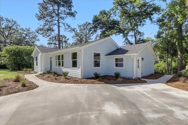 Building Photo - 1602 Carruthers St Rental