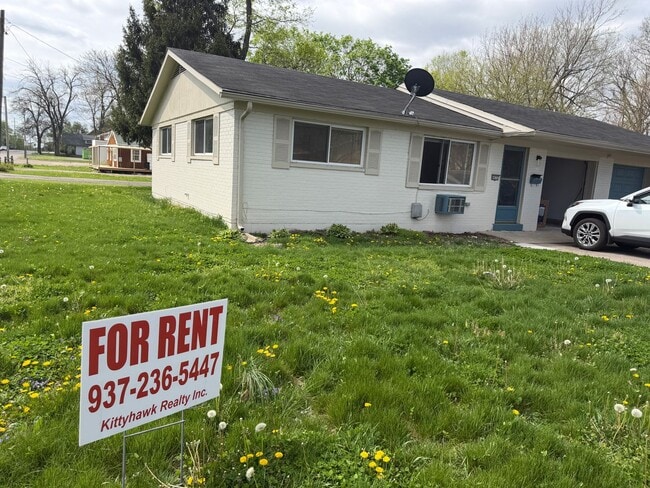 Building Photo - Riverside 2 bedroom/ 1.5 bath Newly Renovated Unit 4632 Eastman Avenue