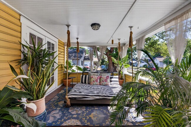 Photo - Stunning 4-bedroom home in Tampa! (Bonus room)