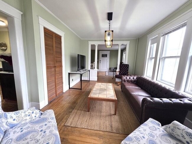 Photo - 1168 Grafton St