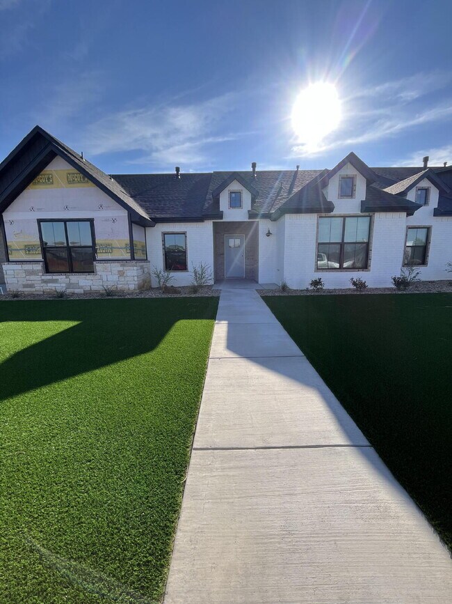 Building Photo - Brand new townhomes in Abbey Glen!