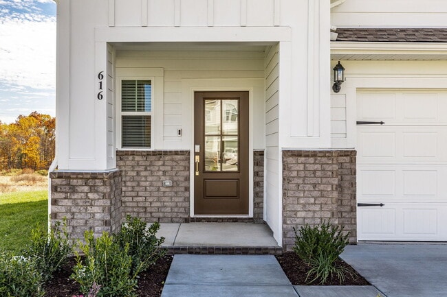 Photo - 616 Emerson Ln