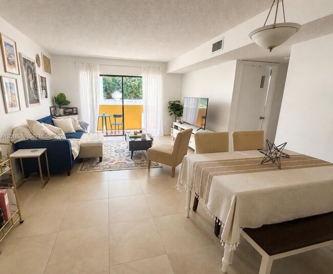 Photo - 2924 Collins Ave Unidad 404