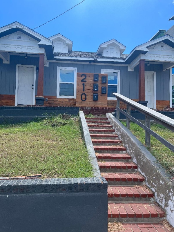 Building Photo - 210 S Tancahua St Rental