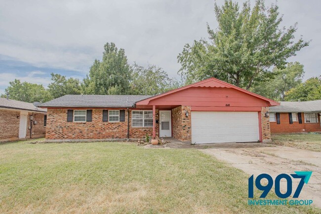 Building Photo - 1618 Village Dr