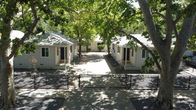 Building Photo - 3208 B St Rental