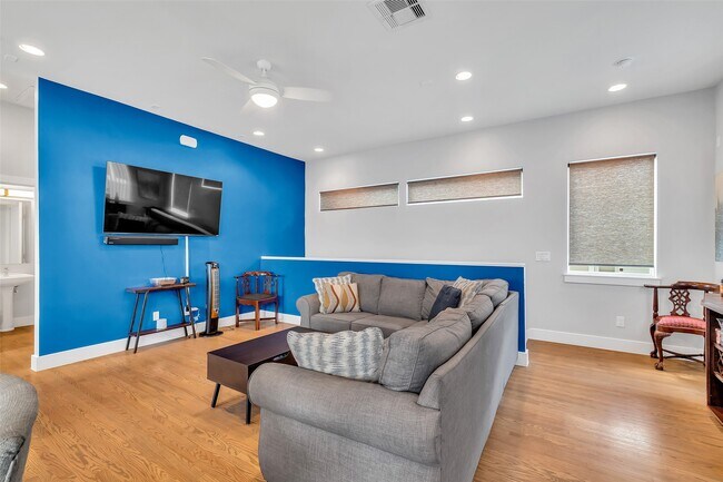 Photo - 5021 Nichols St