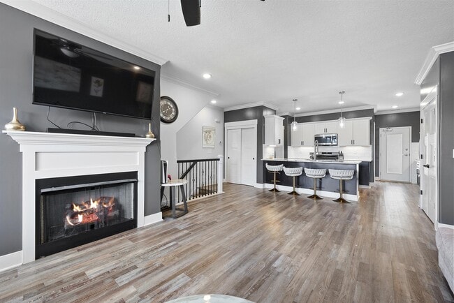 Building Photo - 1436 Indianola Ave