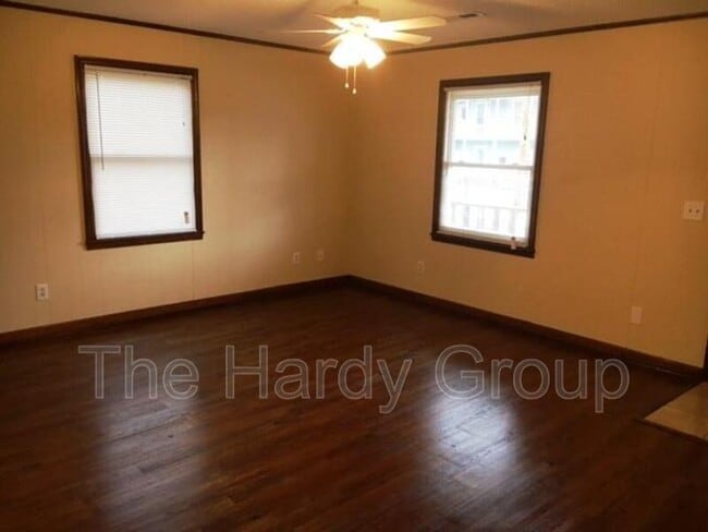 Photo - 308 4th Ave NW