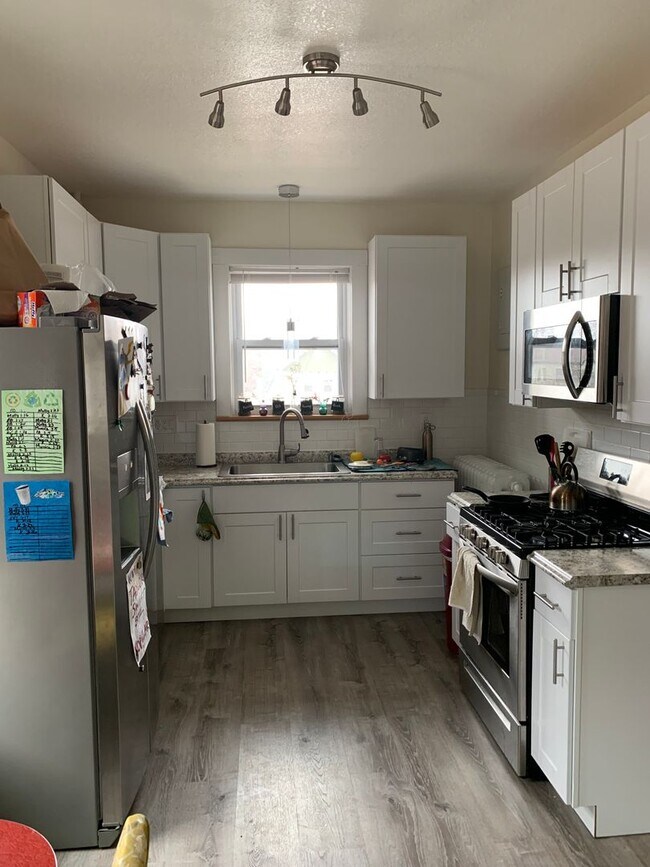 Photo - 6 Bedroom June 2024 Near Macalester! Unit 2