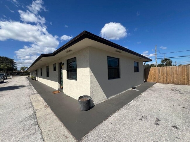 Building Photo - 2820 Avenue S Rental
