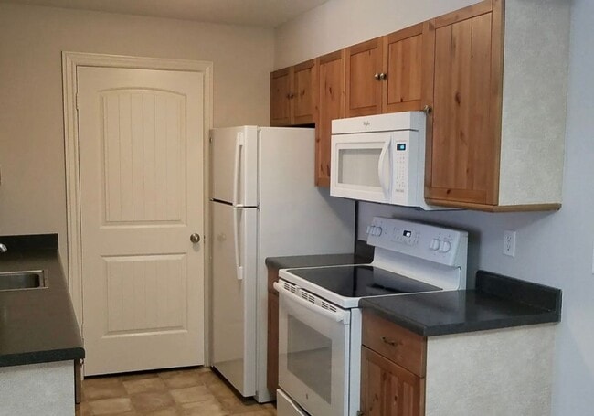 Building Photo - Beautiful 2 bedroom/2 bathroom condo with Mountain View’s