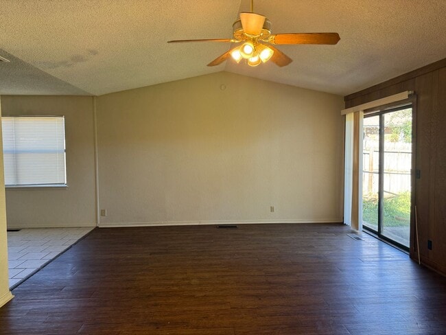 Photo - Three bedroom Duplex, Fenced Yard, Quiet N...