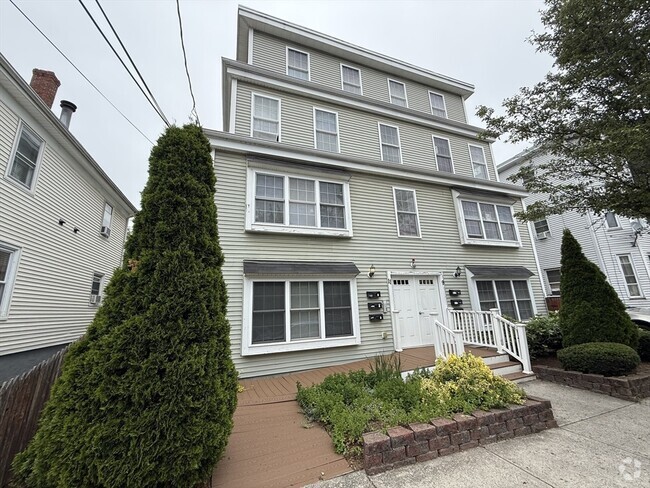 Building Photo - 11 Everett Ave Unit 3 Rental