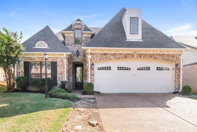 Building Photo - 300 Garden Springs Dr