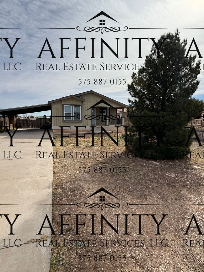 Building Photo - Three bedroom home