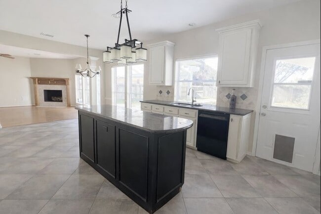 Photo - 702 Epperson Way